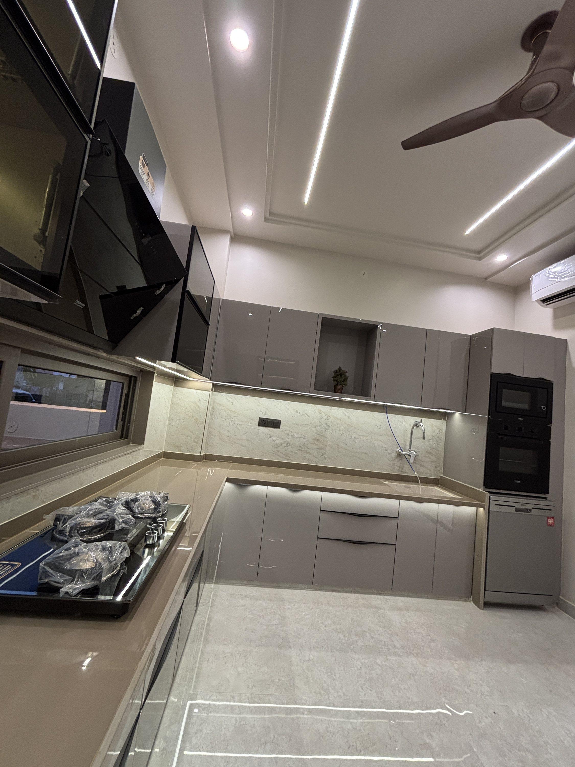 Kitchen counter with hob and chimney